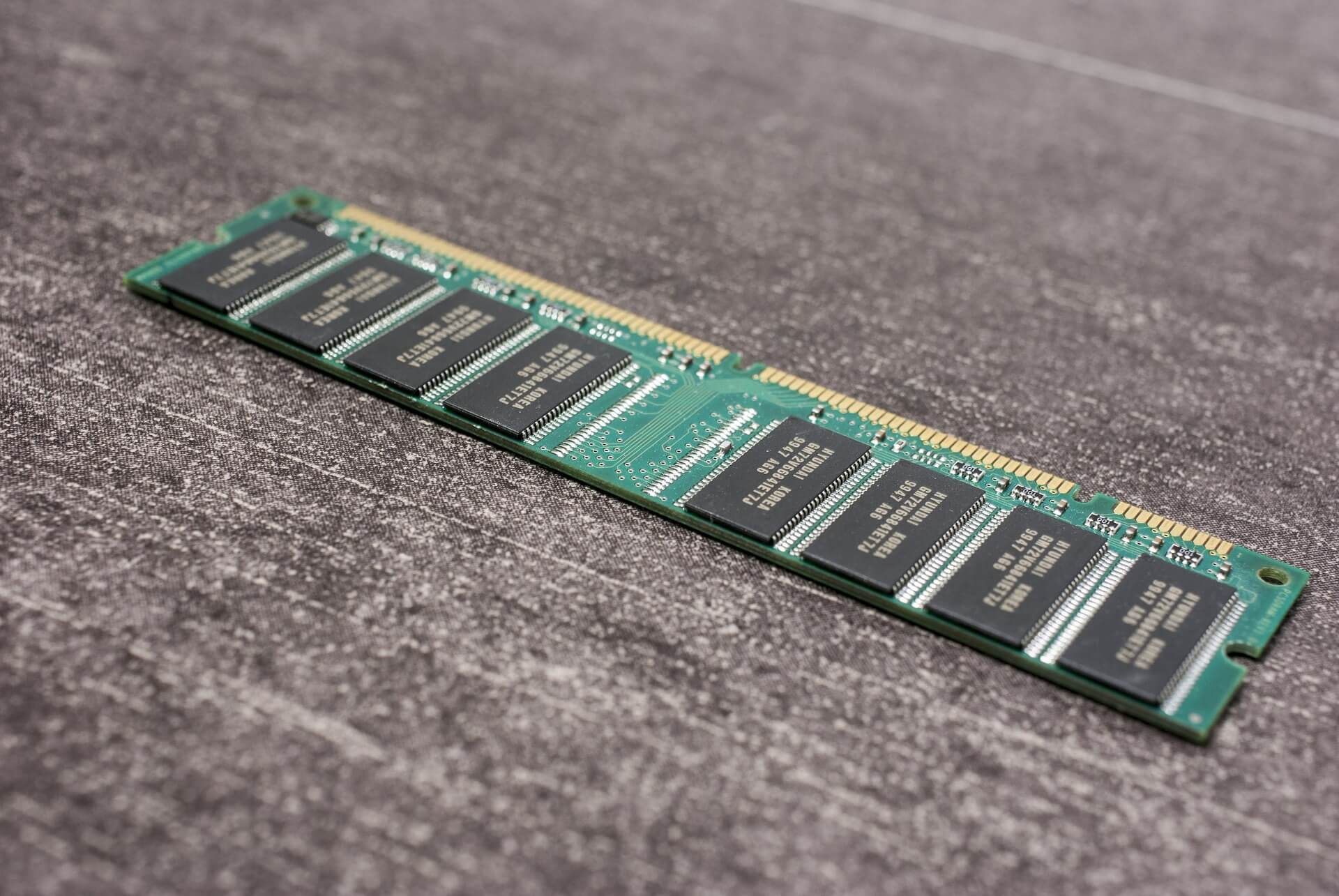 Jak wybrać pamięć RAM? Co to jest pamięć operacyjna komputera?